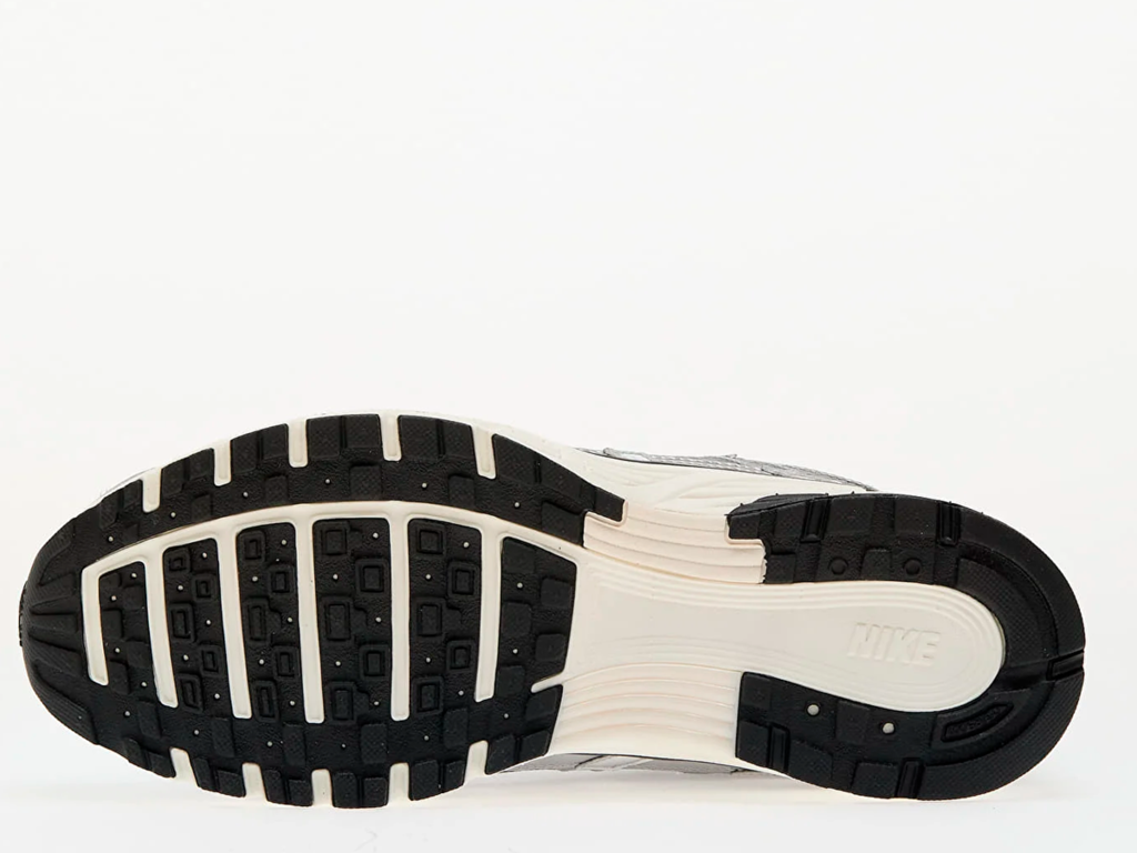 NIKE P6000 PLATEADA