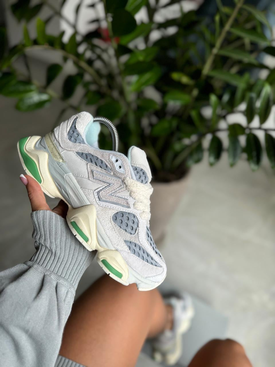 NEW BALANCE 9060 GRIS CON VERDE - Main Image