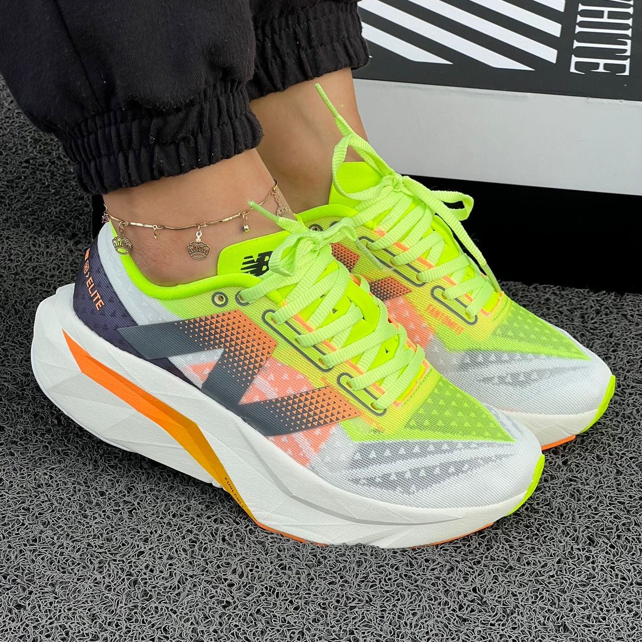 NEW BALANCE FUELCELL ELITE V4 VERDE