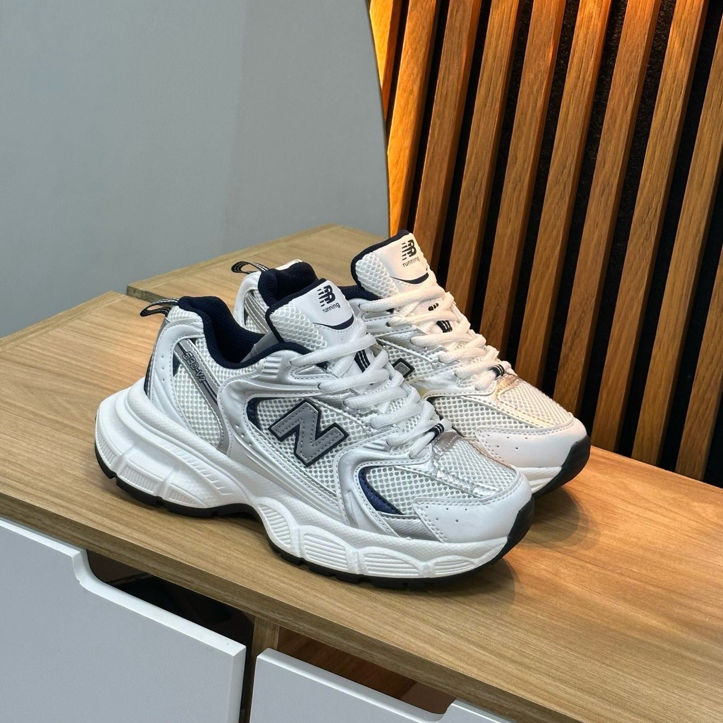 NEW BALANCE 530 V2 BLANCO NEGRO