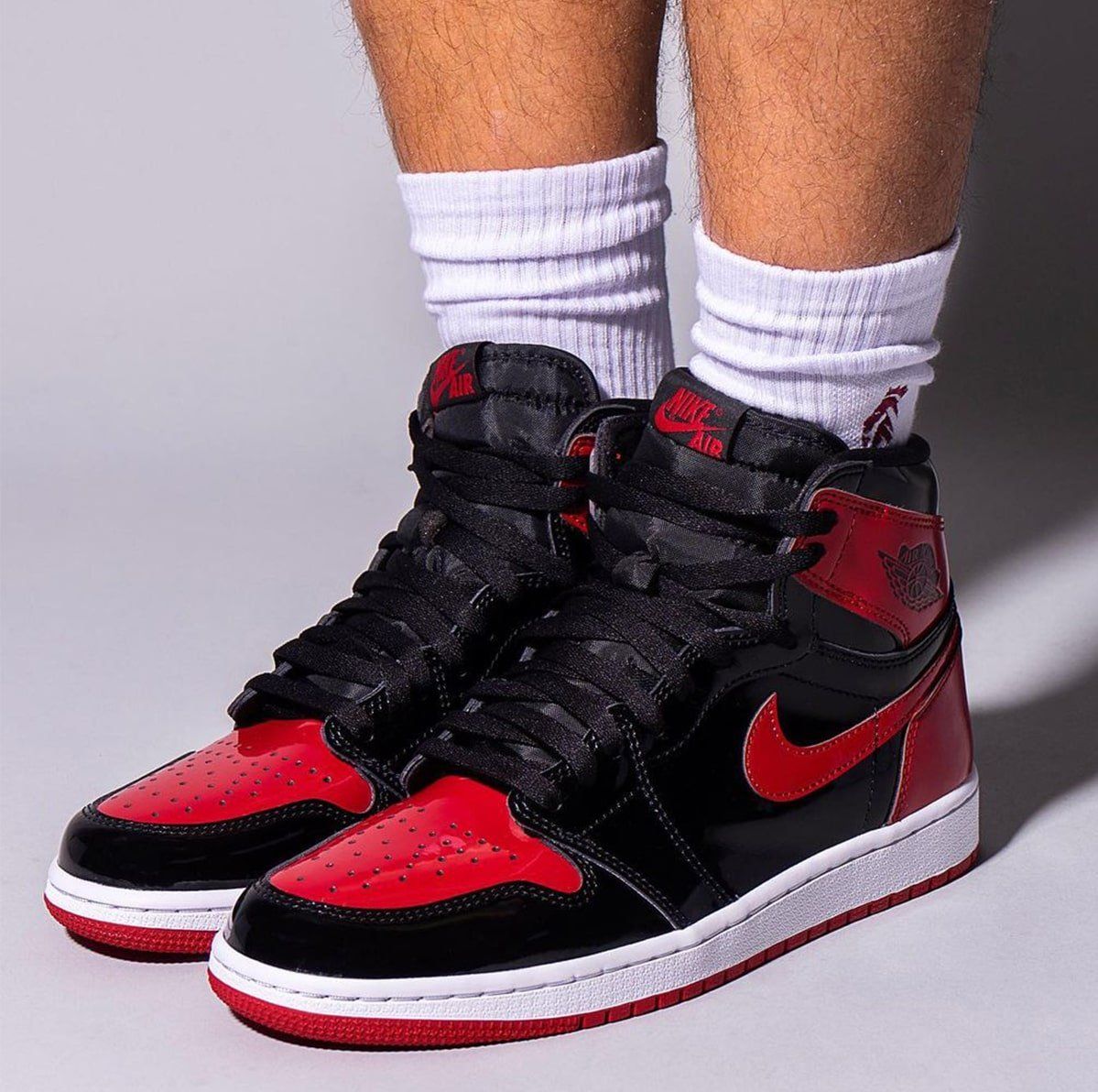 JORDAN RETRO 1 ROJO NEGRO CHAROL