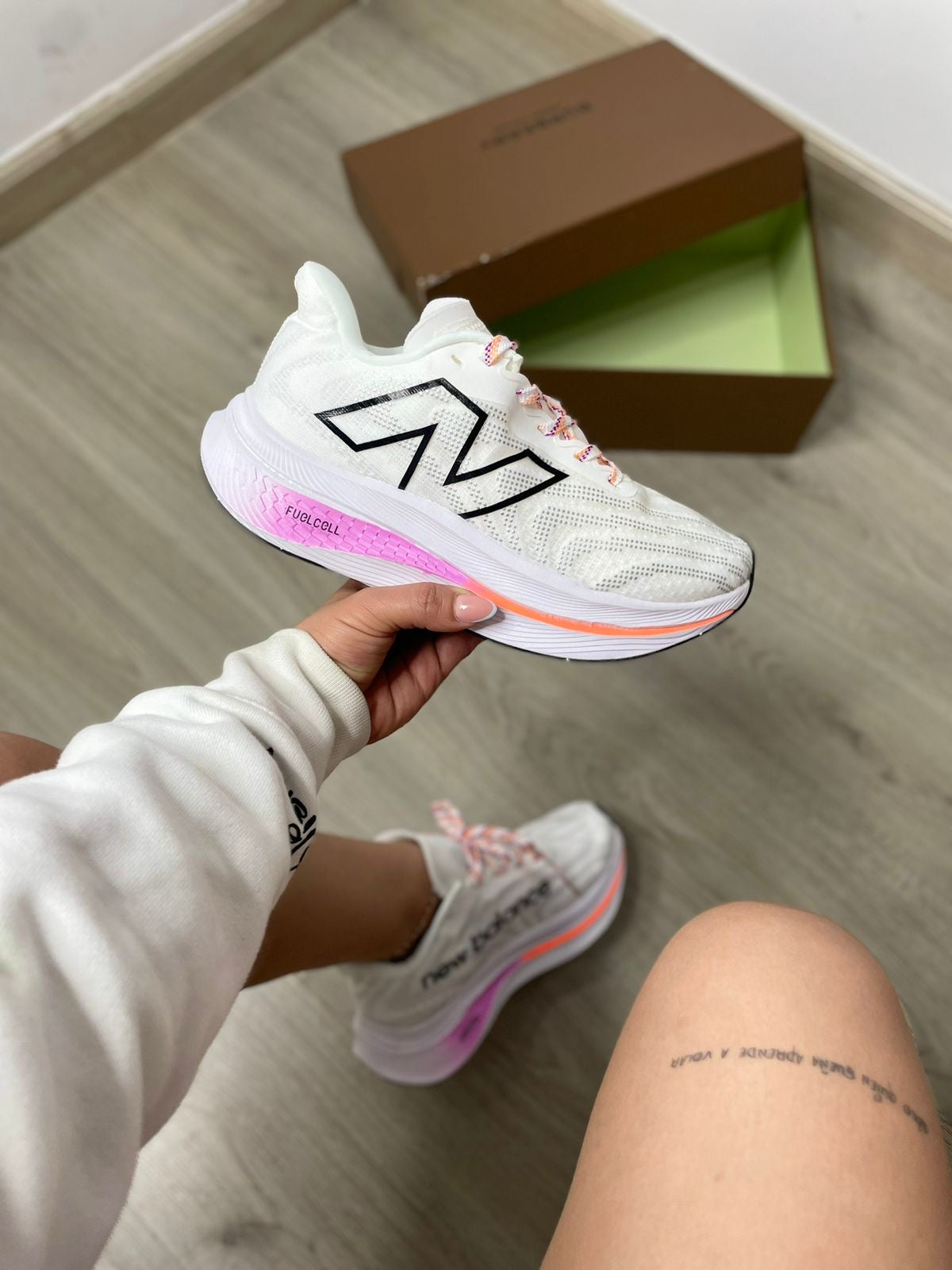 New balance fuelcell blanco y rosa