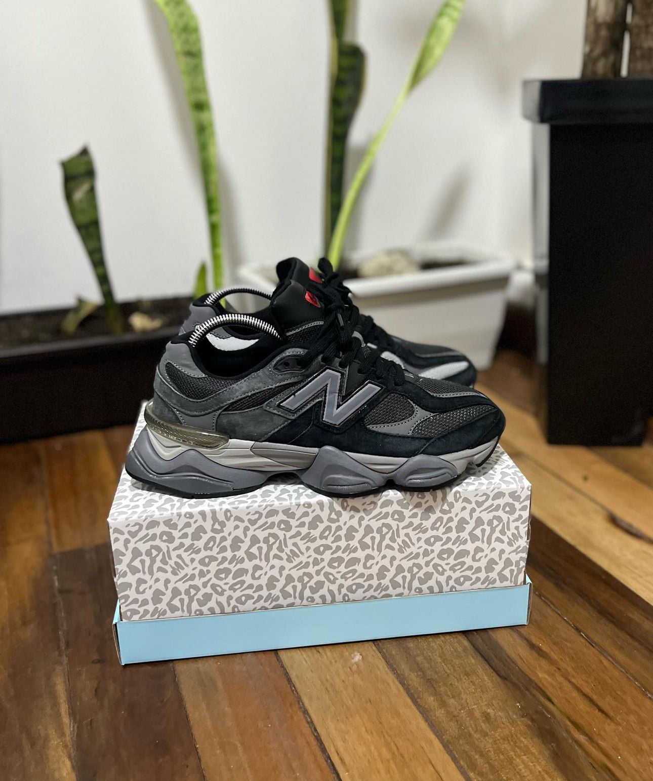 NEW BALANCE 9060 NEGRO GRIS