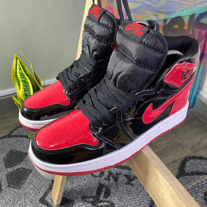 JORDAN RETRO 1 ROJO NEGRO CHAROL