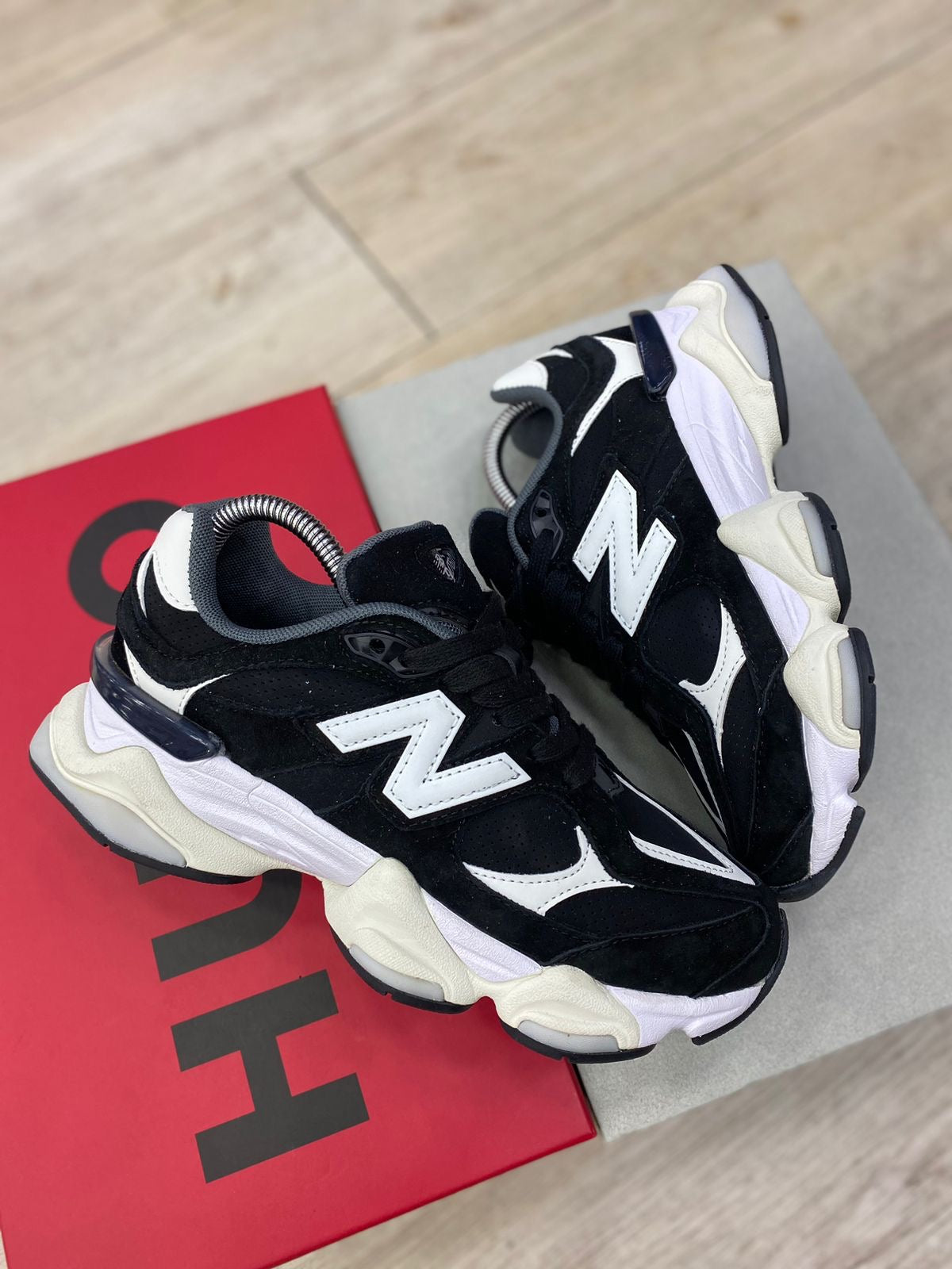 NEW BALANCE 9060 NEGRO BLANCO