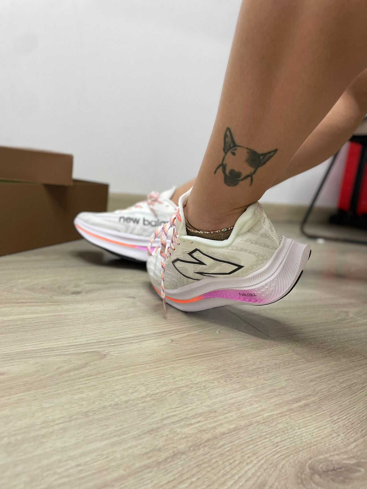 New balance fuelcell blanco y rosa