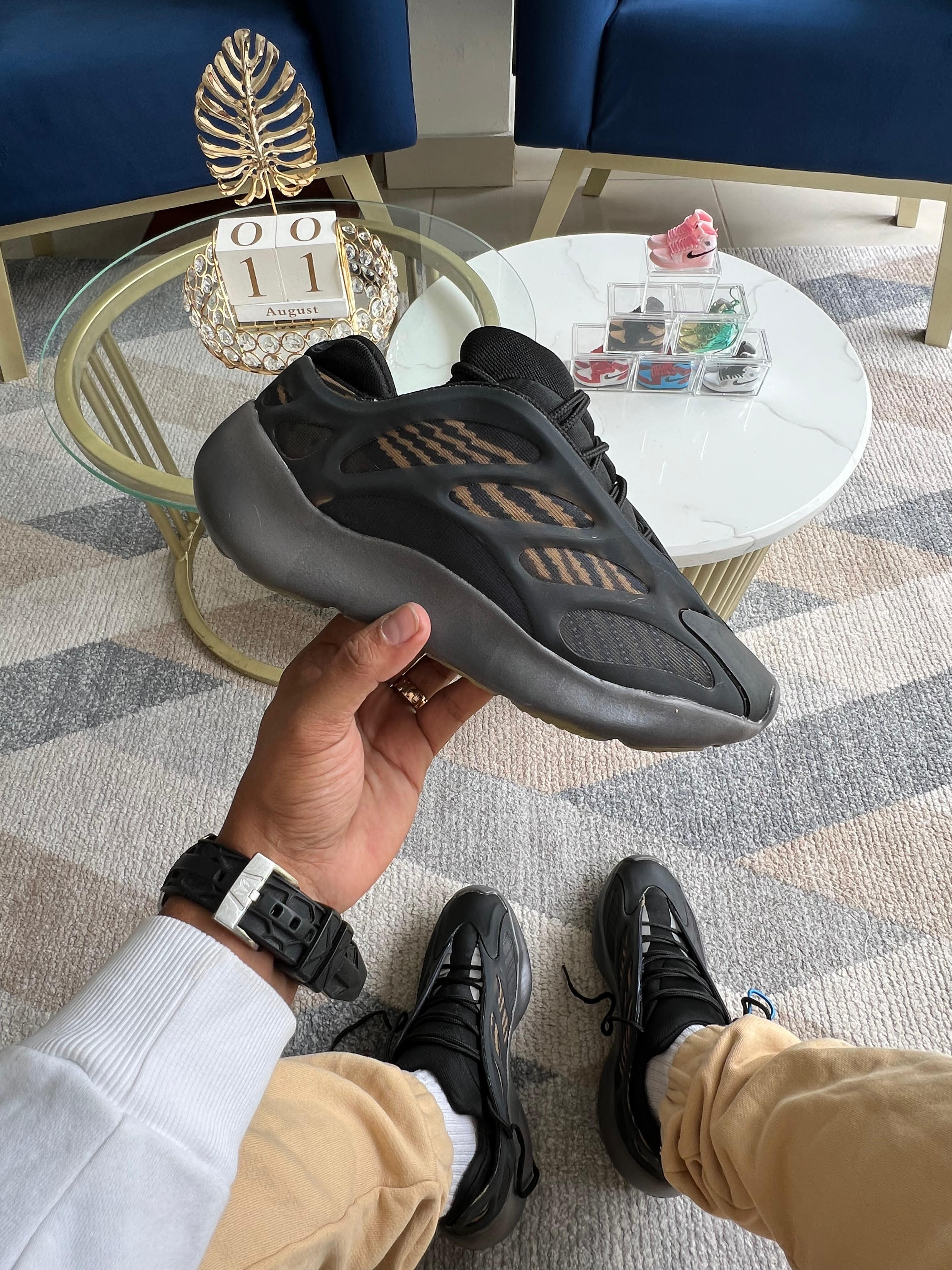 Adidas yeezy 700 mujer informacion hotsell