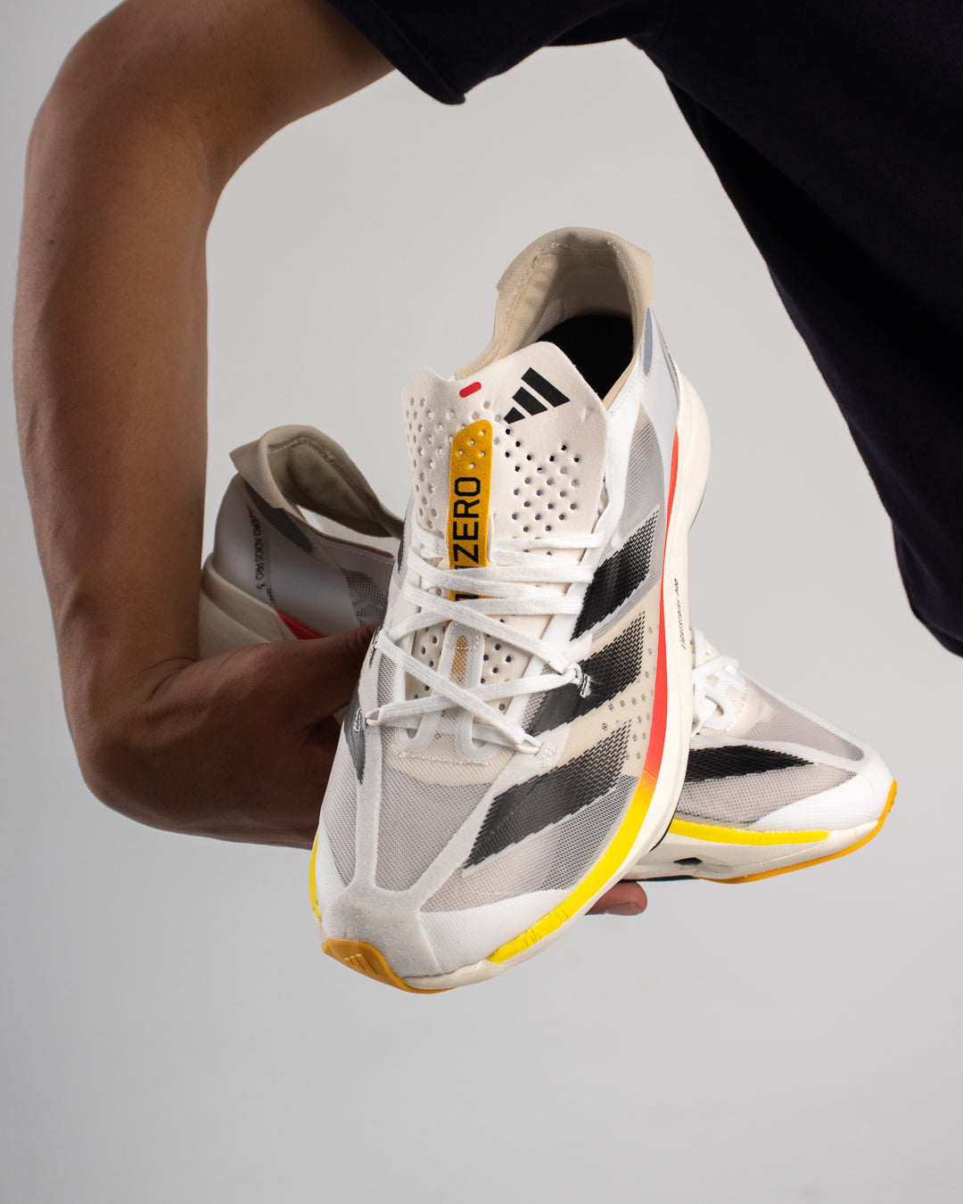 ADIZERO ADIOS PRO 3 BEIGE L NEGRA