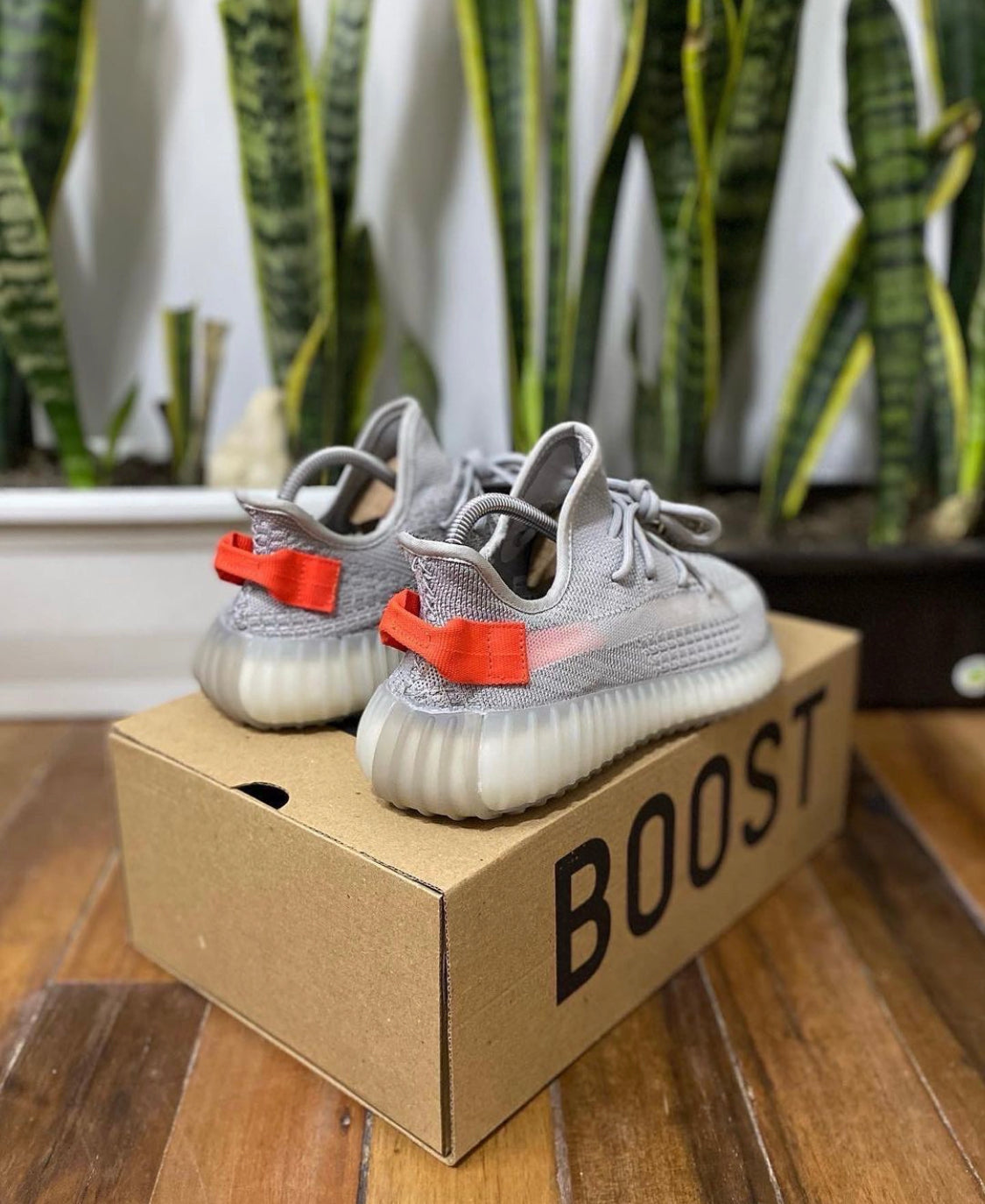 YEEZY 350 GRIS NARANJA