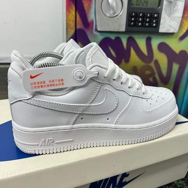 NIKE AF1 CLÁSICOS BLANCOS