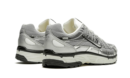 NIKE VOMERO P6000 METALLIC SILVER